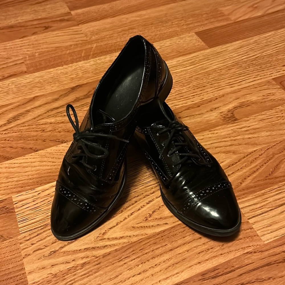 Anne Klein Patent Leather Oxford Lace Up Shoes